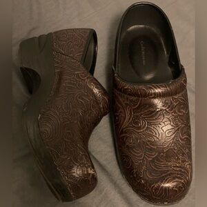 Croft Barrow Slip On Comfort Walking Clogs Shoes Brown Floral Design size 9